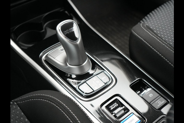 Mitsubishi Outlander 2.4 Pure Plug In Hybrid 225pk Dealer O.H. PHEV | Apple Carplay | Camera | Sportstoelen Verwarmd | Keyless | Cruise Control | DAB |