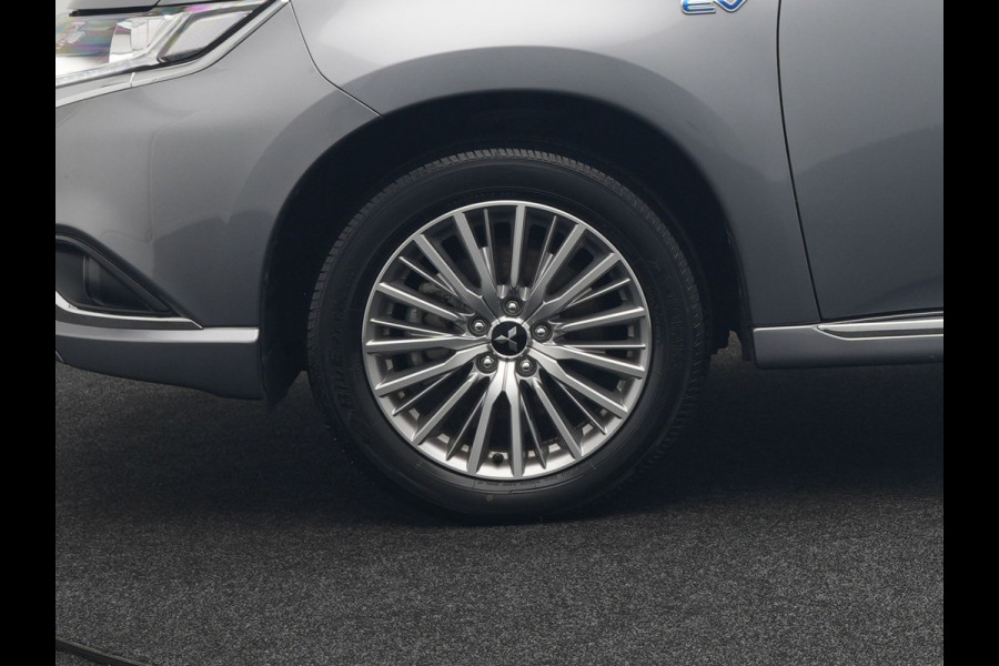 Mitsubishi Outlander 2.4 Pure Plug In Hybrid 225pk Dealer O.H. PHEV | Apple Carplay | Camera | Sportstoelen Verwarmd | Keyless | Cruise Control | DAB |