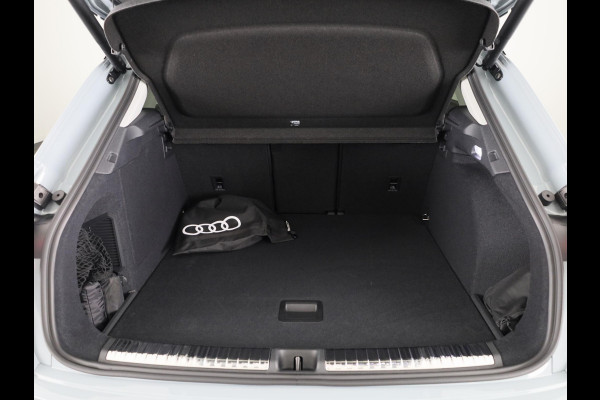 Audi Q3 Advanced edition e-hybrid 200 kW / 272 PK | Techniekpakket plus | Ambiente lichtpakket plus | Privacy glas | Sportstoelen |