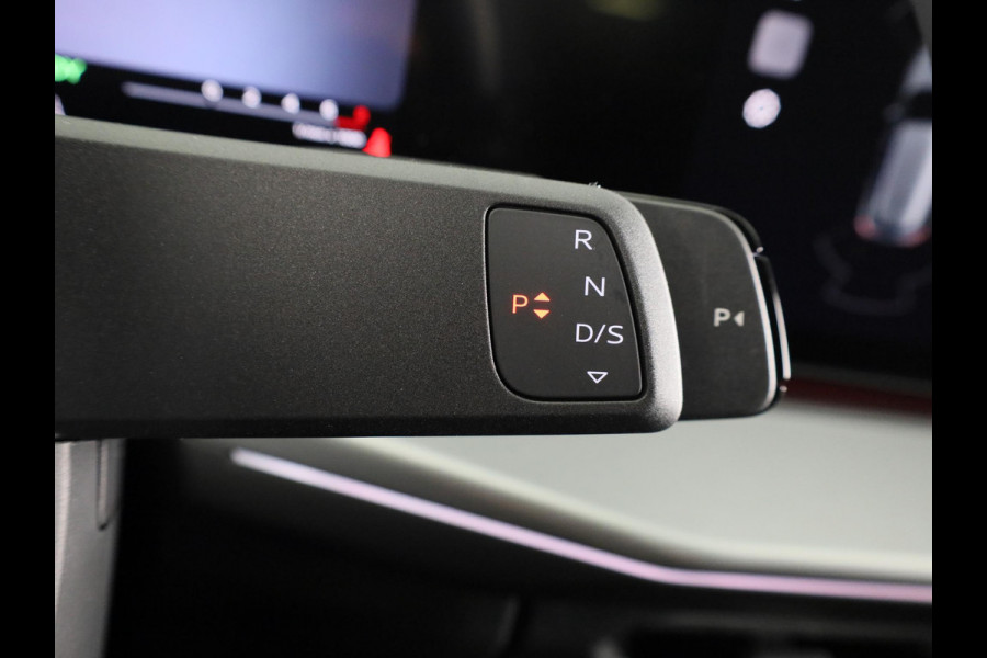 Audi Q3 Advanced edition e-hybrid 200 kW / 272 PK | Techniekpakket plus | Ambiente lichtpakket plus | Privacy glas | Sportstoelen |
