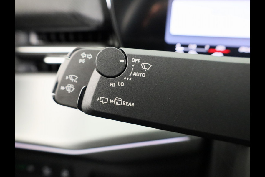 Audi Q3 Advanced edition e-hybrid 200 kW / 272 PK | Techniekpakket plus | Ambiente lichtpakket plus | Privacy glas | Sportstoelen |