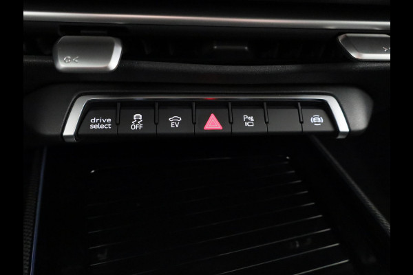 Audi Q3 Advanced edition e-hybrid 200 kW / 272 PK | Techniekpakket plus | Ambiente lichtpakket plus | Privacy glas | Sportstoelen |