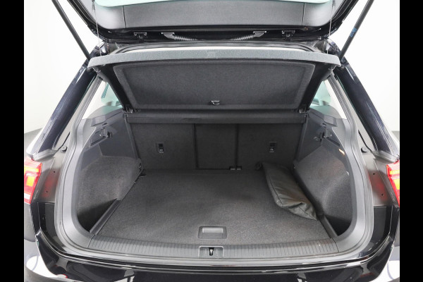 Volkswagen Tiguan 1.5 TSI ACT Comfortline Automaat (DSG) | Navigatie | Parkeersensoren | Adaptieve cruise control | Carplay |