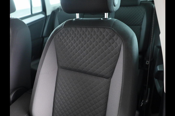 Volkswagen Tiguan 1.5 TSI ACT Comfortline Automaat (DSG) | Navigatie | Parkeersensoren | Adaptieve cruise control | Carplay |