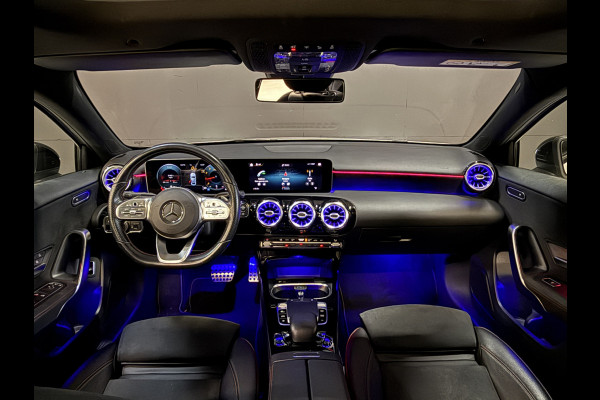 Mercedes-Benz A-Klasse 220 4MATIC Premium | Panoramadak | Sfeerverlichting | Camera