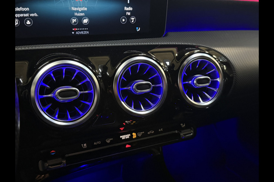 Mercedes-Benz A-Klasse 220 4MATIC Premium | Panoramadak | Sfeerverlichting | Camera