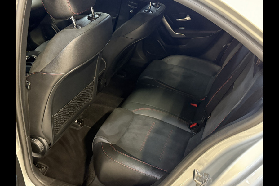 Mercedes-Benz A-Klasse 220 4MATIC Premium | Panoramadak | Sfeerverlichting | Camera