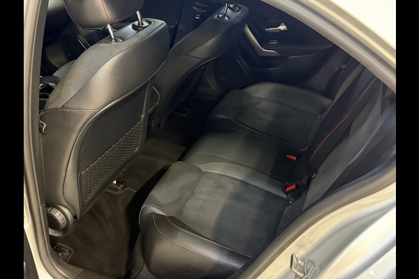 Mercedes-Benz A-Klasse 220 4MATIC Premium | Panoramadak | Sfeerverlichting | Camera