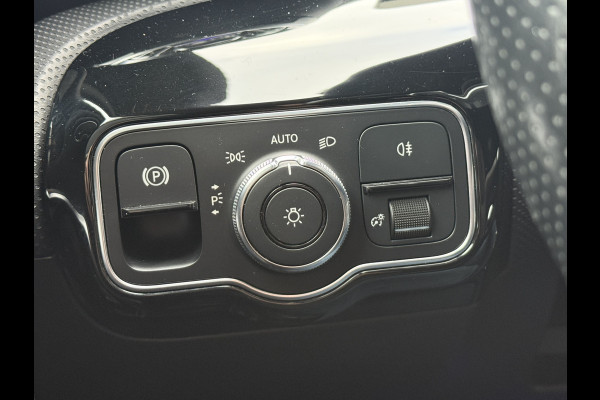 Mercedes-Benz A-Klasse 220 4MATIC Premium | Panoramadak | Sfeerverlichting | Camera