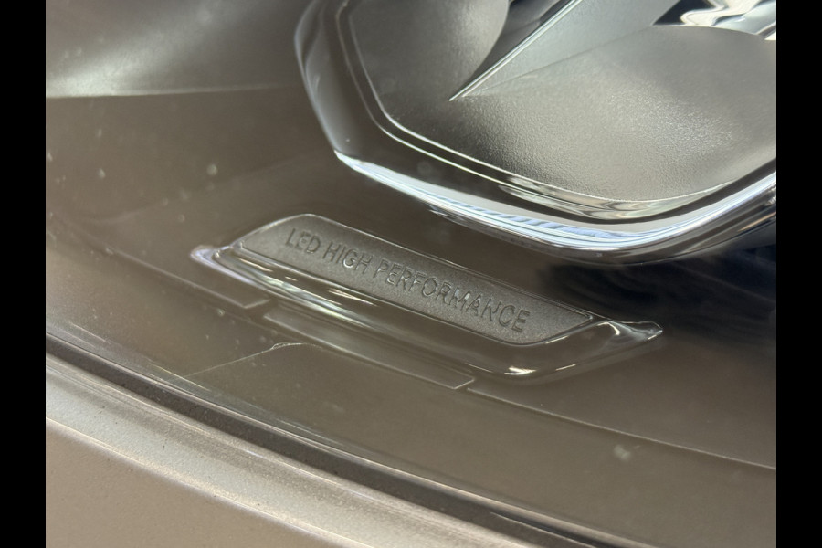 Mercedes-Benz A-Klasse 220 4MATIC Premium | Panoramadak | Sfeerverlichting | Camera