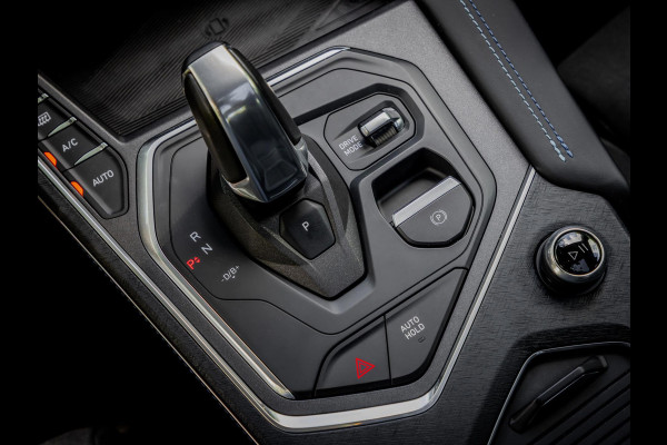 Lynk & Co 01 1.5 Plug-In Hybrid 262pk | Matt Grey | Blacked Out