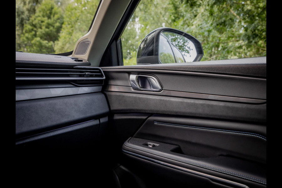 Lynk & Co 01 1.5 Plug-In Hybrid 262pk | Matt Grey | Blacked Out