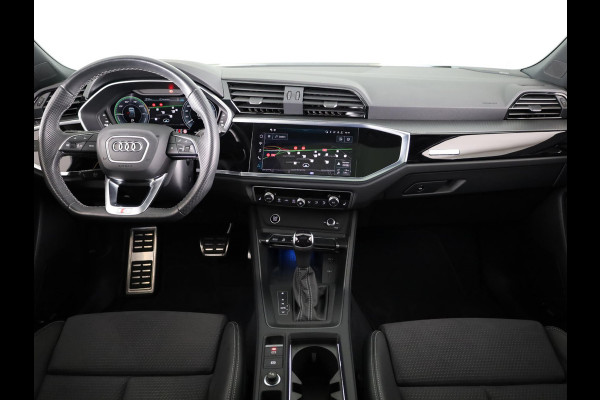 Audi Q3 Sportback 45 TFSI e S Edition 245 pk S-tronic | Navigatie | Panoramadak | Trekhaak (wegklapbaar) | Parkeersensoren | Achteruitrijcamera | Lichtmetalen velgen 20" | S-Line |