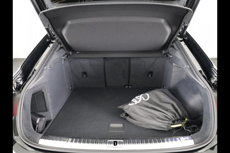 Audi Q3 Sportback 45 TFSI e S Edition 245 pk S-tronic | Navigatie | Panoramadak | Trekhaak (wegklapbaar) | Parkeersensoren | Achteruitrijcamera | Lichtmetalen velgen 20" | S-Line |