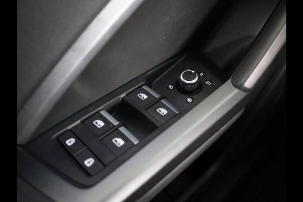 Audi Q3 Sportback 45 TFSI e S Edition 245 pk S-tronic | Navigatie | Panoramadak | Trekhaak (wegklapbaar) | Parkeersensoren | Achteruitrijcamera | Lichtmetalen velgen 20" | S-Line |