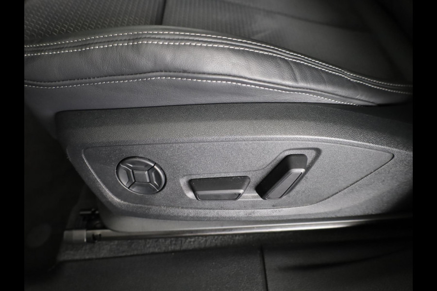 Audi Q3 Sportback 45 TFSI e S Edition 245 pk S-tronic | Navigatie | Panoramadak | Trekhaak (wegklapbaar) | Parkeersensoren | Achteruitrijcamera | Lichtmetalen velgen 20" | S-Line |