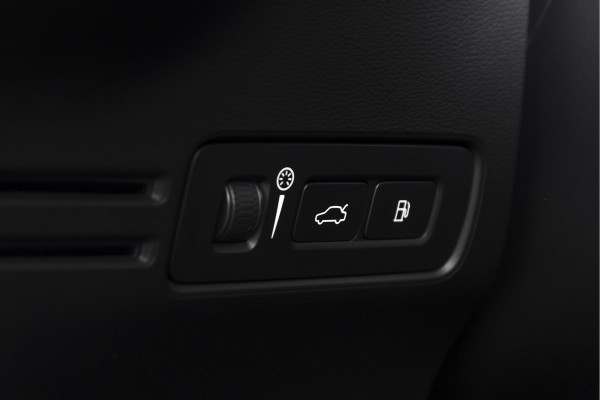 Volvo XC40 1.5 T4 Plug-in hybrid Inscription Expression | Elek. Trekhaak | Dig. Cockpit | Cruise | Stoel-+Stuurverw. | PDC | Camera | NAV + App. Connect | ECC | Elek. Klep | LM 18" | 1561