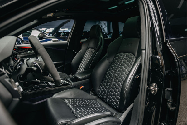 Audi RS4 Avant 2.9 TFSI RS4 quattro | ABT Motor Tuning | Pano | Stoelmassage | Carbon |