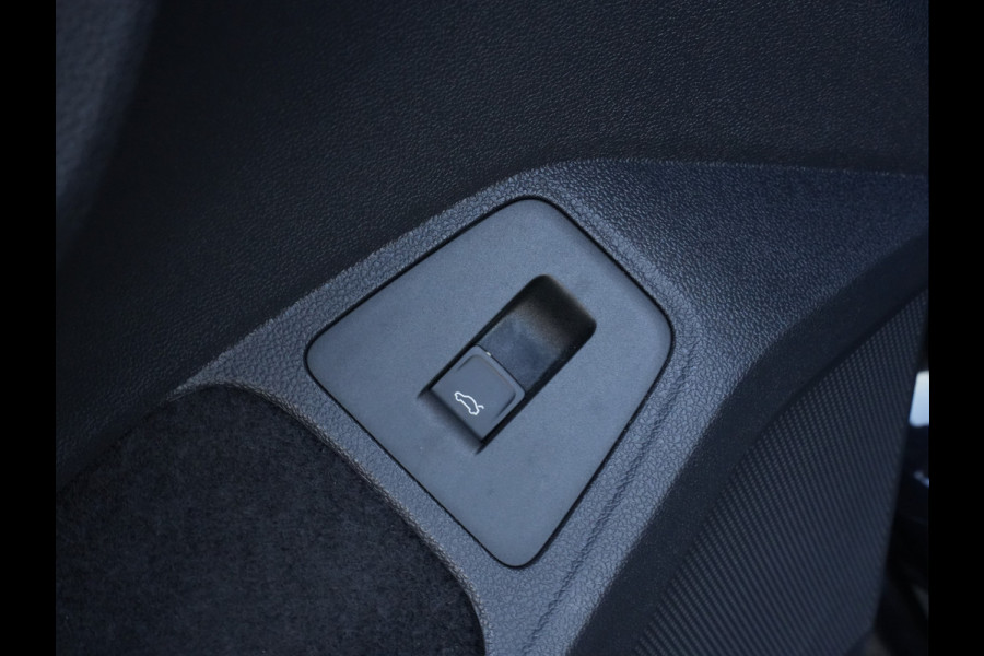 Volkswagen Tiguan 1.5 TSI ACT Comfortline Business | Navigatie | Adaptive Cruise | Stoelverwarming