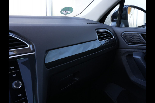 Volkswagen Tiguan 1.5 TSI ACT Comfortline Business | Navigatie | Adaptive Cruise | Stoelverwarming