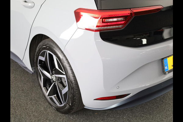 Volkswagen ID.3 First Plus 58 kWh 204 pk | Navigatie | Trekhaak (afneembaar) | Parkeersensoren | Achteruitrijcamera | Stoelverwarming | Matrix LED koplampen |