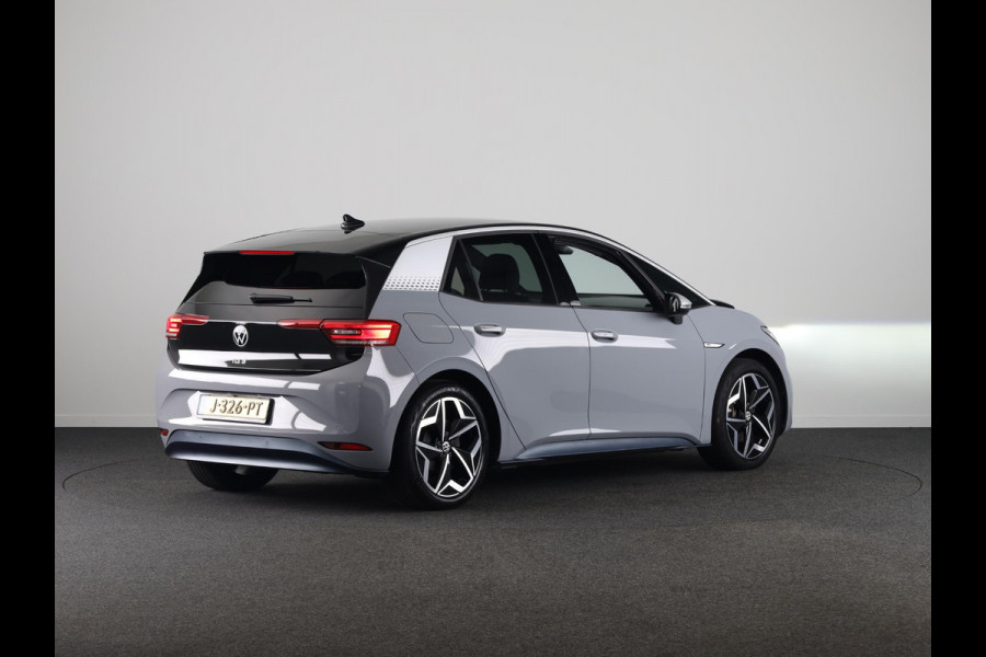 Volkswagen ID.3 First Plus 58 kWh 204 pk | Navigatie | Trekhaak (afneembaar) | Parkeersensoren | Achteruitrijcamera | Stoelverwarming | Matrix LED koplampen |