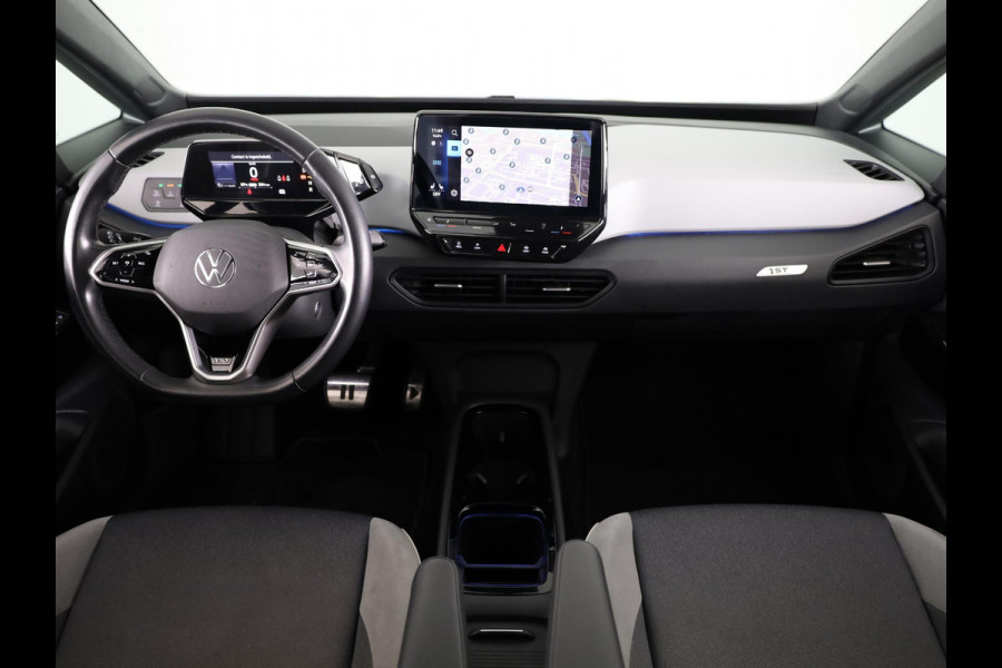 Volkswagen ID.3 First Plus 58 kWh 204 pk | Navigatie | Trekhaak (afneembaar) | Parkeersensoren | Achteruitrijcamera | Stoelverwarming | Matrix LED koplampen |