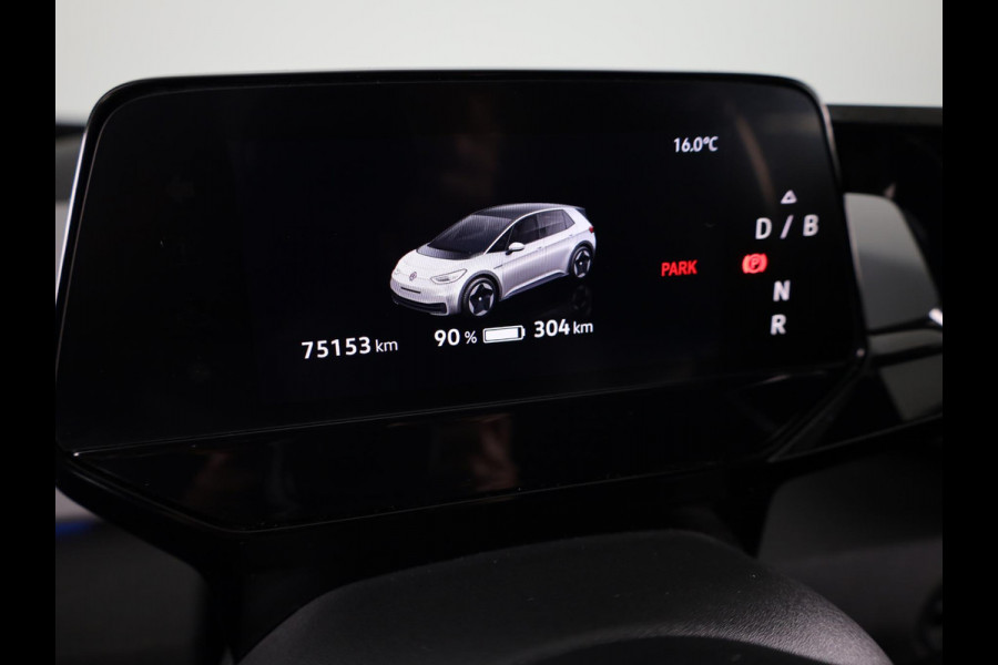 Volkswagen ID.3 First Plus 58 kWh 204 pk | Navigatie | Trekhaak (afneembaar) | Parkeersensoren | Achteruitrijcamera | Stoelverwarming | Matrix LED koplampen |