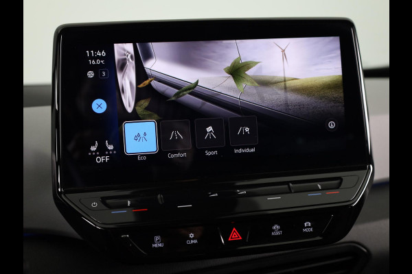 Volkswagen ID.3 First Plus 58 kWh 204 pk | Navigatie | Trekhaak (afneembaar) | Parkeersensoren | Achteruitrijcamera | Stoelverwarming | Matrix LED koplampen |