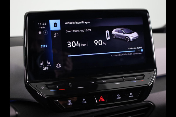 Volkswagen ID.3 First Plus 58 kWh 204 pk | Navigatie | Trekhaak (afneembaar) | Parkeersensoren | Achteruitrijcamera | Stoelverwarming | Matrix LED koplampen |