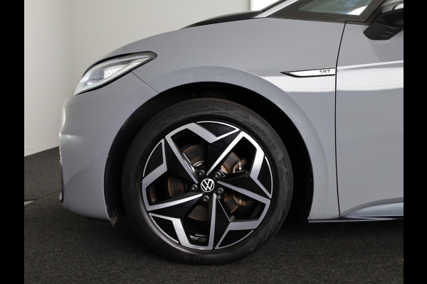 Volkswagen ID.3 First Plus 58 kWh 204 pk | Navigatie | Trekhaak (afneembaar) | Parkeersensoren | Achteruitrijcamera | Stoelverwarming | Matrix LED koplampen |