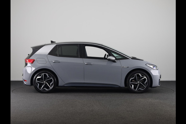 Volkswagen ID.3 First Plus 58 kWh 204 pk | Navigatie | Trekhaak (afneembaar) | Parkeersensoren | Achteruitrijcamera | Stoelverwarming | Matrix LED koplampen |