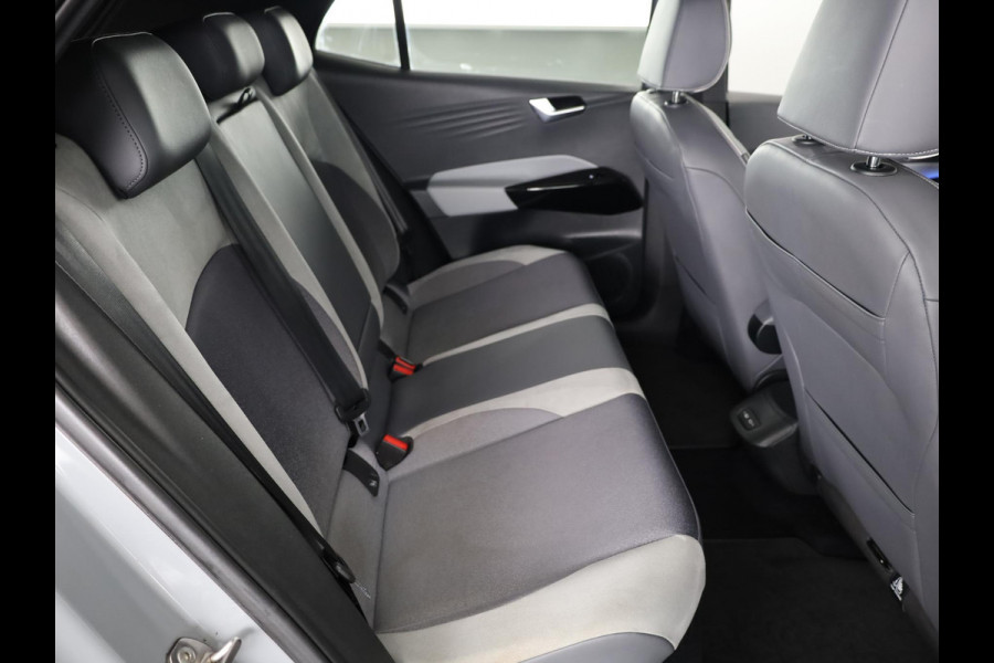 Volkswagen ID.3 First Plus 58 kWh 204 pk | Navigatie | Trekhaak (afneembaar) | Parkeersensoren | Achteruitrijcamera | Stoelverwarming | Matrix LED koplampen |