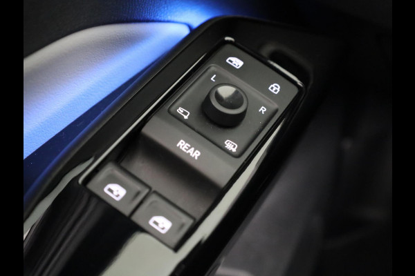 Volkswagen ID.3 First Plus 58 kWh 204 pk | Navigatie | Trekhaak (afneembaar) | Parkeersensoren | Achteruitrijcamera | Stoelverwarming | Matrix LED koplampen |
