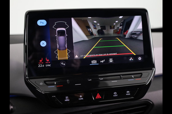 Volkswagen ID.3 First Plus 58 kWh 204 pk | Navigatie | Trekhaak (afneembaar) | Parkeersensoren | Achteruitrijcamera | Stoelverwarming | Matrix LED koplampen |