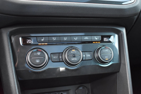 Volkswagen Tiguan 1.5 TSI ACT R-Line | LEDER | PANO | CAMERA | VIRTUAL COCKPIT | NAP | STOELVERWARMING