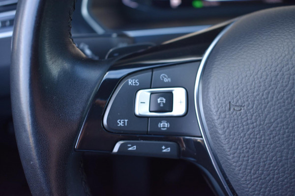 Volkswagen Tiguan 1.5 TSI ACT R-Line | LEDER | PANO | CAMERA | VIRTUAL COCKPIT | NAP | STOELVERWARMING