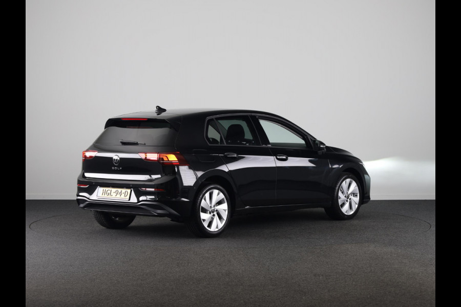 Volkswagen Golf 1.5 eHybrid Life Edition 204 pk Automaat (DSG) | Verlengde garantie | Navigatie via App | Parkeersensoren (Park assist) | Achteruitrijcamera | Adaptieve cruise control |