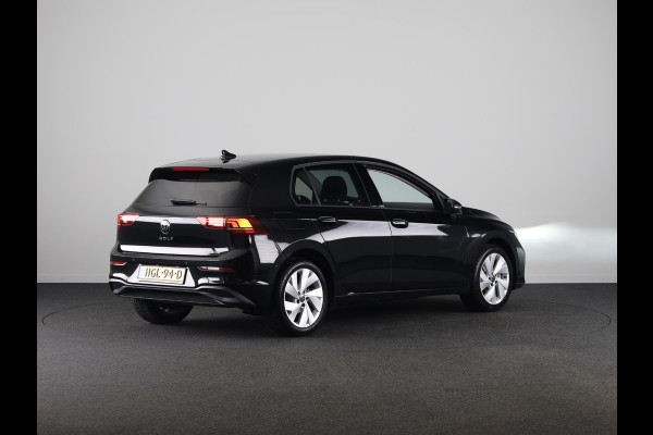 Volkswagen Golf 1.5 eHybrid Life Edition 204 pk Automaat (DSG) | Verlengde garantie | Navigatie via App | Parkeersensoren (Park assist) | Achteruitrijcamera | Adaptieve cruise control |
