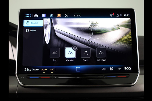 Volkswagen Golf 1.5 eHybrid Life Edition 204 pk Automaat (DSG) | Verlengde garantie | Navigatie via App | Parkeersensoren (Park assist) | Achteruitrijcamera | Adaptieve cruise control |