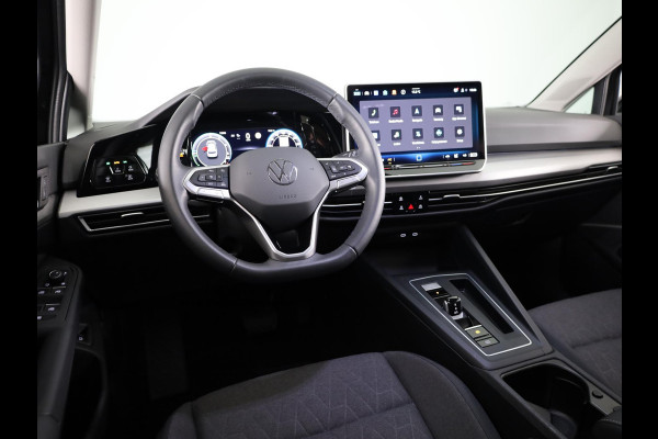 Volkswagen Golf 1.5 eHybrid Life Edition 204 pk Automaat (DSG) | Verlengde garantie | Navigatie via App | Parkeersensoren (Park assist) | Achteruitrijcamera | Adaptieve cruise control |