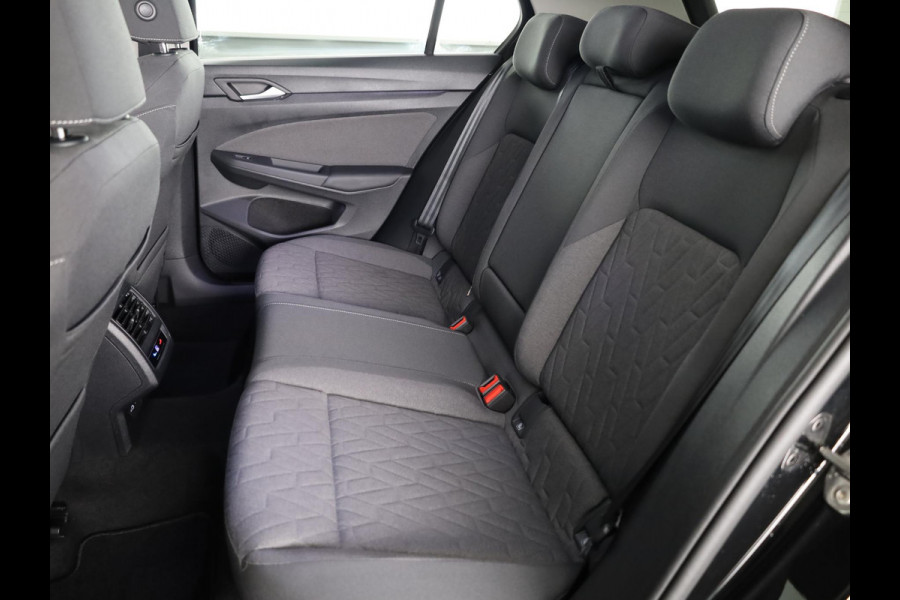 Volkswagen Golf 1.5 eHybrid Life Edition 204 pk Automaat (DSG) | Verlengde garantie | Navigatie via App | Parkeersensoren (Park assist) | Achteruitrijcamera | Adaptieve cruise control |