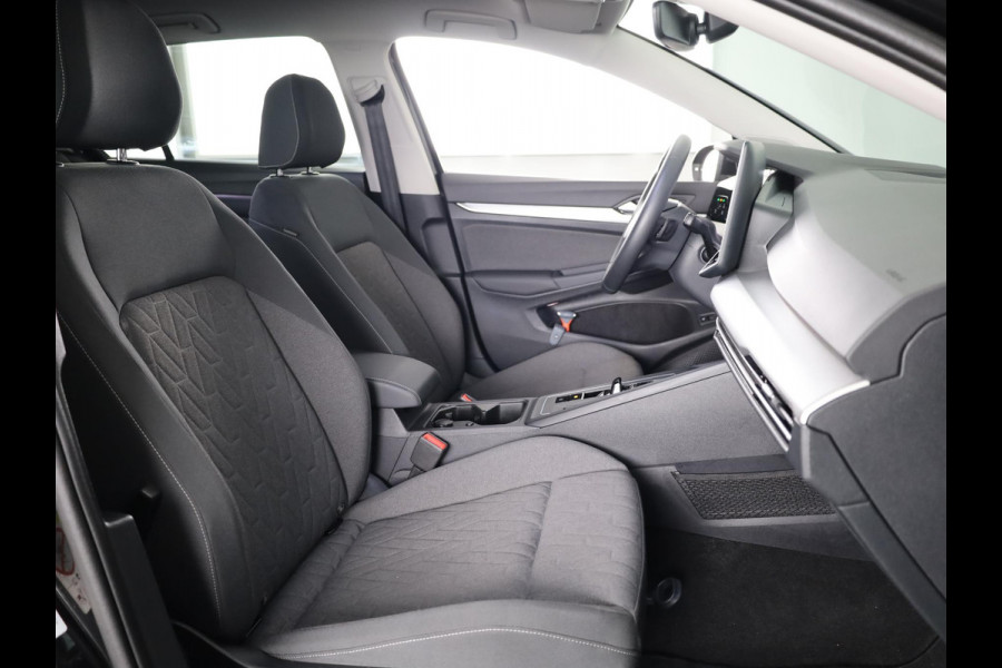 Volkswagen Golf 1.5 eHybrid Life Edition 204 pk Automaat (DSG) | Verlengde garantie | Navigatie via App | Parkeersensoren (Park assist) | Achteruitrijcamera | Adaptieve cruise control |