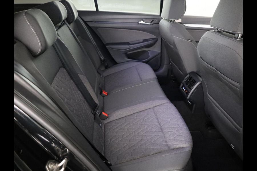 Volkswagen Golf 1.5 eHybrid Life Edition 204 pk Automaat (DSG) | Verlengde garantie | Navigatie via App | Parkeersensoren (Park assist) | Achteruitrijcamera | Adaptieve cruise control |