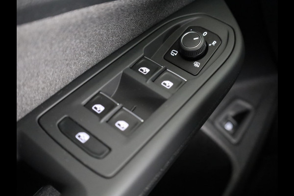 Volkswagen Golf 1.5 eHybrid Life Edition 204 pk Automaat (DSG) | Verlengde garantie | Navigatie via App | Parkeersensoren (Park assist) | Achteruitrijcamera | Adaptieve cruise control |