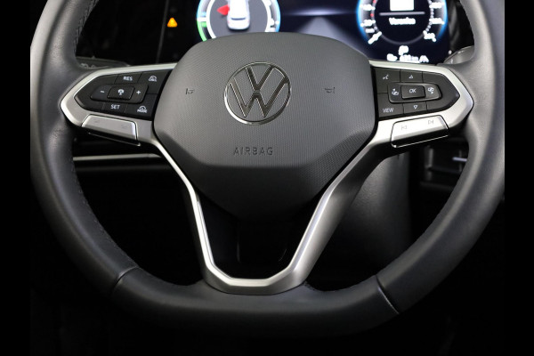 Volkswagen Golf 1.5 eHybrid Life Edition 204 pk Automaat (DSG) | Verlengde garantie | Navigatie via App | Parkeersensoren (Park assist) | Achteruitrijcamera | Adaptieve cruise control |