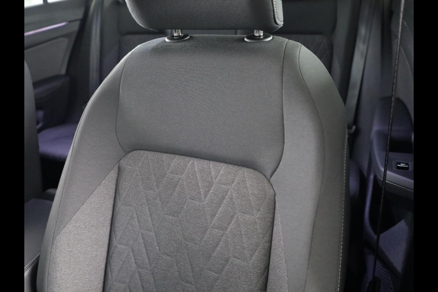 Volkswagen Golf 1.5 eHybrid Life Edition 204 pk Automaat (DSG) | Verlengde garantie | Navigatie via App | Parkeersensoren (Park assist) | Achteruitrijcamera | Adaptieve cruise control |