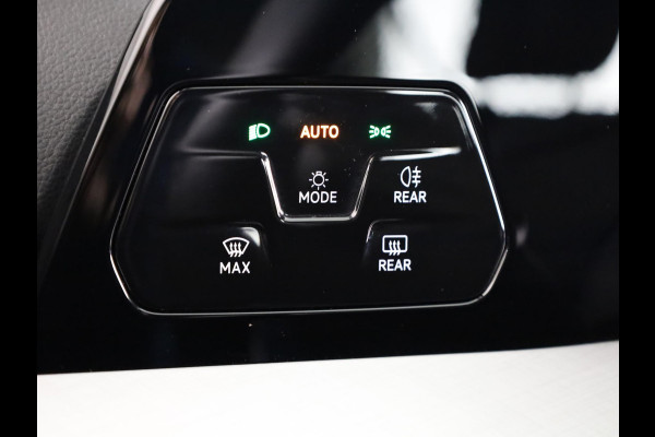 Volkswagen Golf 1.5 eHybrid Life Edition 204 pk Automaat (DSG) | Verlengde garantie | Navigatie via App | Parkeersensoren (Park assist) | Achteruitrijcamera | Adaptieve cruise control |
