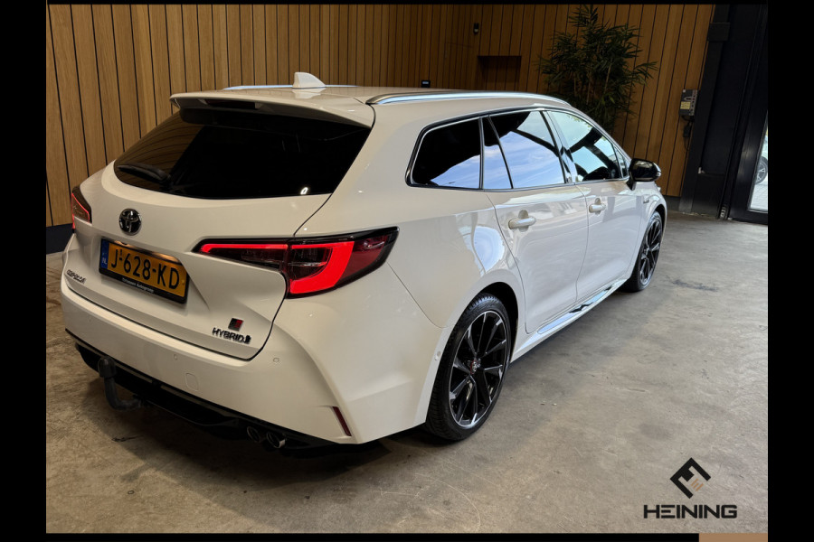 Toyota Corolla Touring Sports 2.0 Hybrid Business GR-Sport Trekhaak. Apple-carplay. Head-up display. Hollandse auto met NAP
