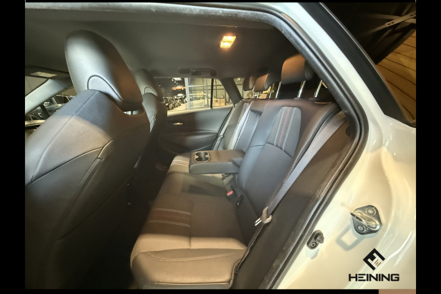 Toyota Corolla Touring Sports 2.0 Hybrid Business GR-Sport Trekhaak. Apple-carplay. Head-up display. Hollandse auto met NAP